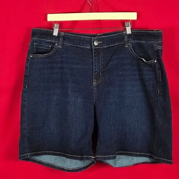 LANE BRYANT Mid Rise Girlfriend Shorts Flex Magic Waistband Dark Wash Size 18 - Picture 1 of 5